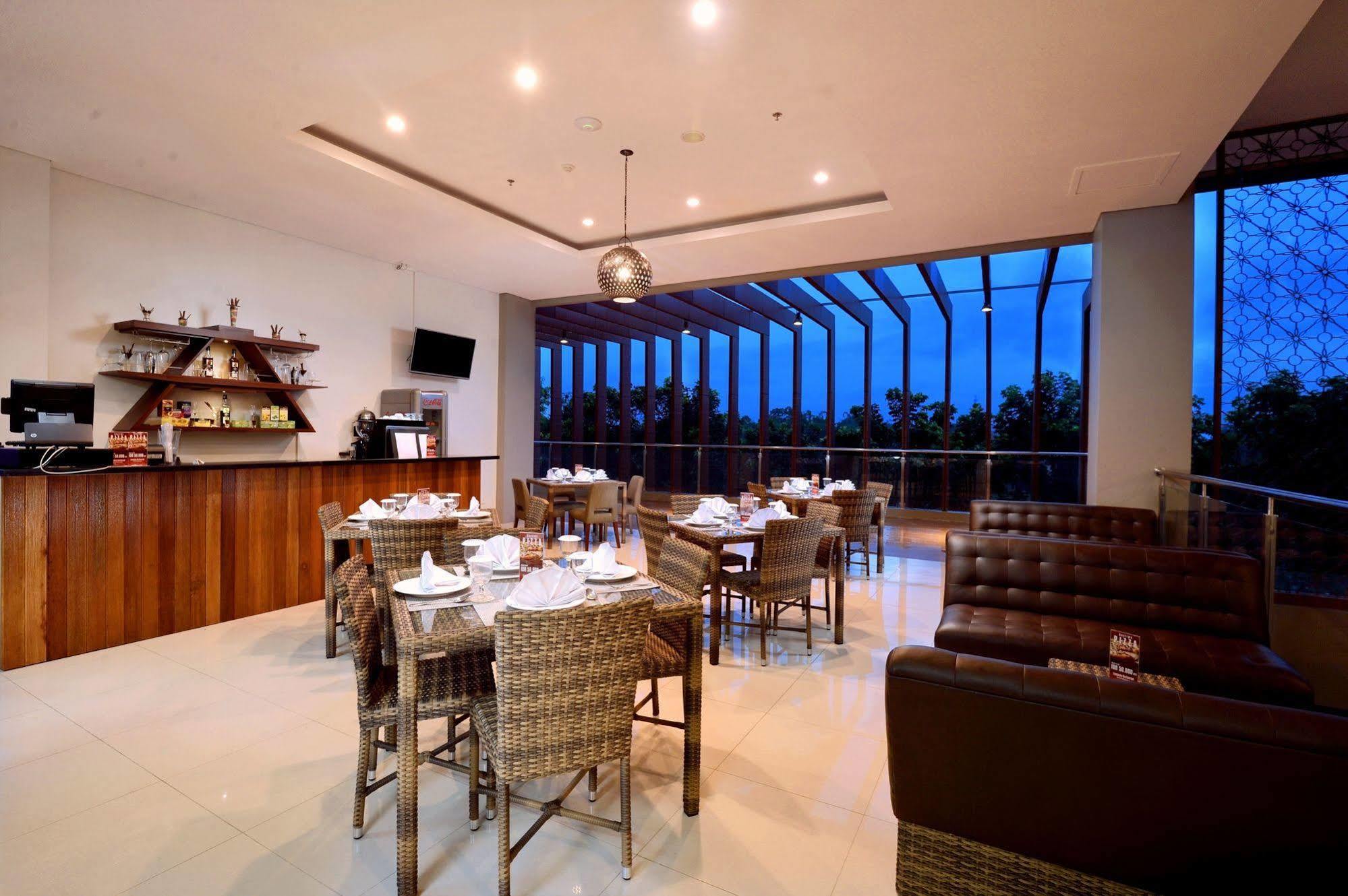 The Atrium Hotel & Resort Yogyakarta Melati Экстерьер фото