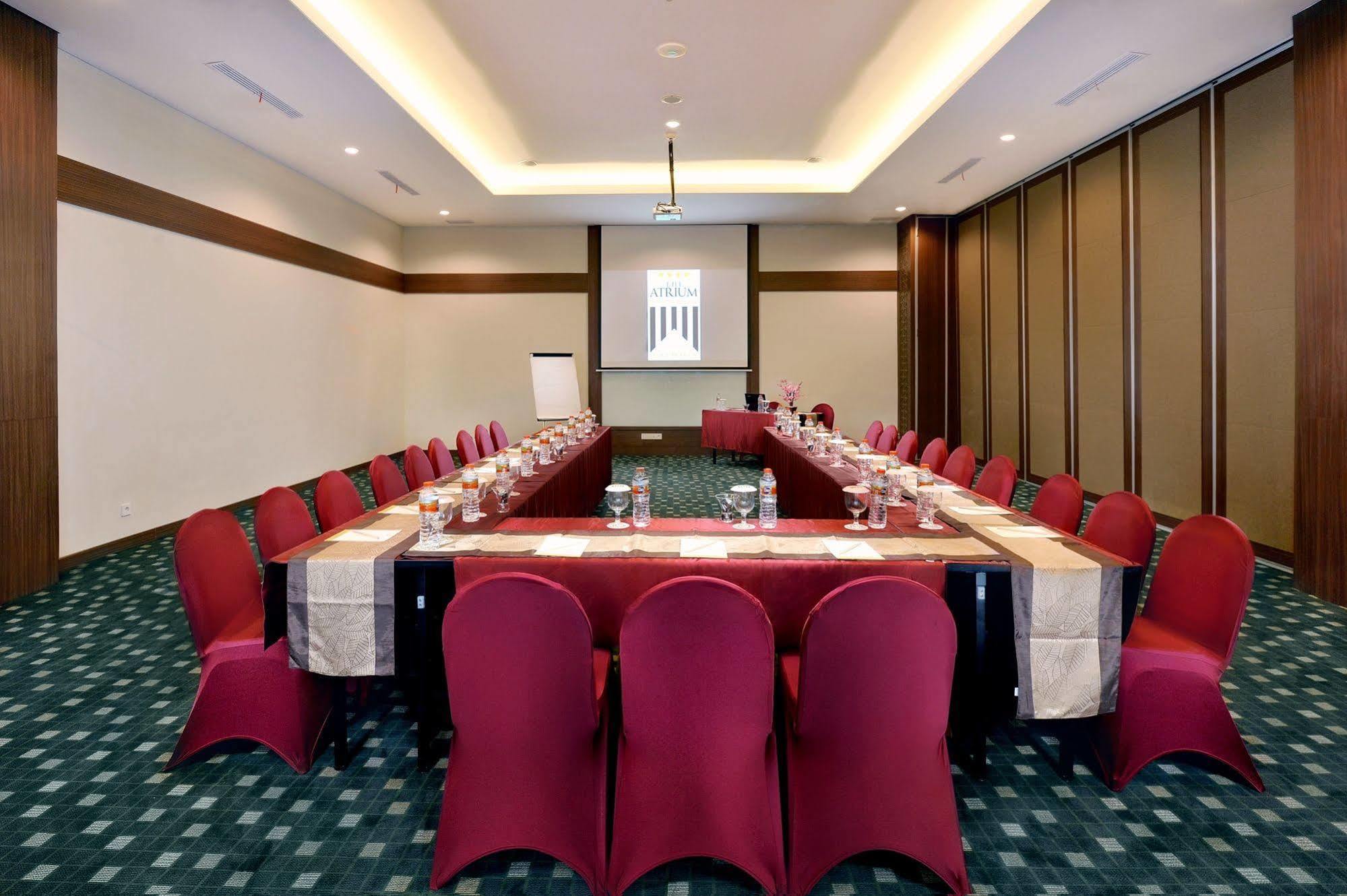 The Atrium Hotel & Resort Yogyakarta Melati Экстерьер фото