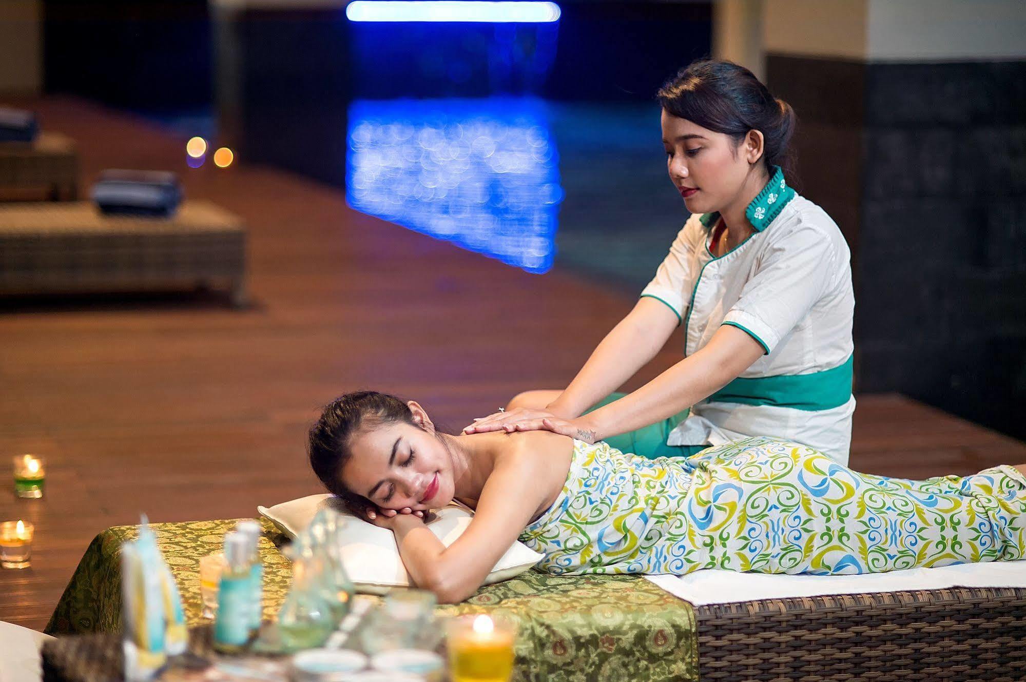 The Atrium Hotel & Resort Yogyakarta Melati Экстерьер фото